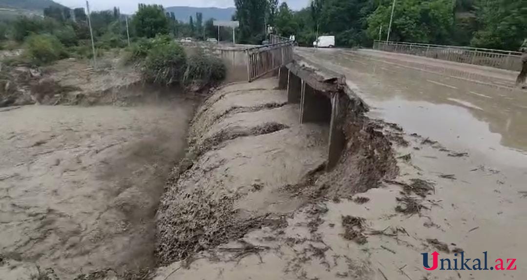 Qubada çay məcrasından çıxdı, kəndi su basdı - FOTOLAR (VİDEO)